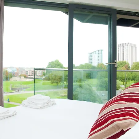 Cleyro Serviced - Finzels Reach