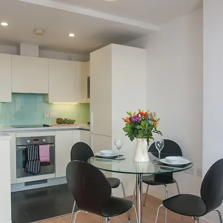 Cleyro Serviced - Finzels Reach * Bristol