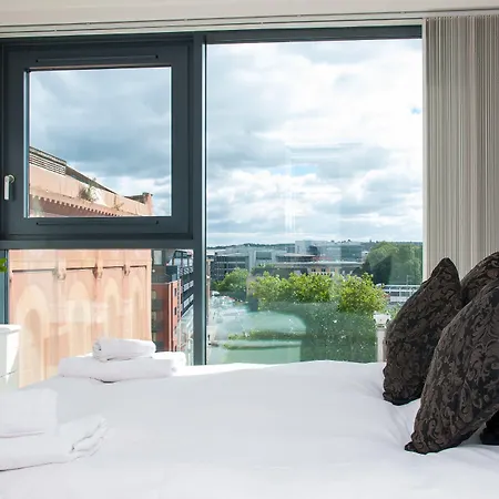 Cleyro Serviced - Finzels Reach Apartman *