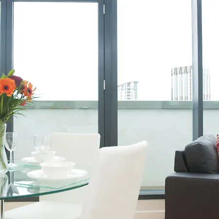 Cleyro Serviced - Finzels Reach Apartman Bristol