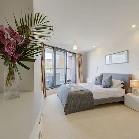 Cleyro Serviced - Finzels Reach *