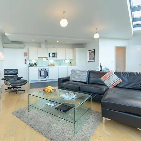 Cleyro Serviced - Finzels Reach *