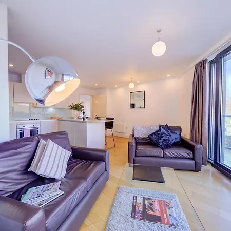 Cleyro Serviced - Finzels Reach * Bristol