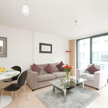 Cleyro Serviced - Finzels Reach Apartment *