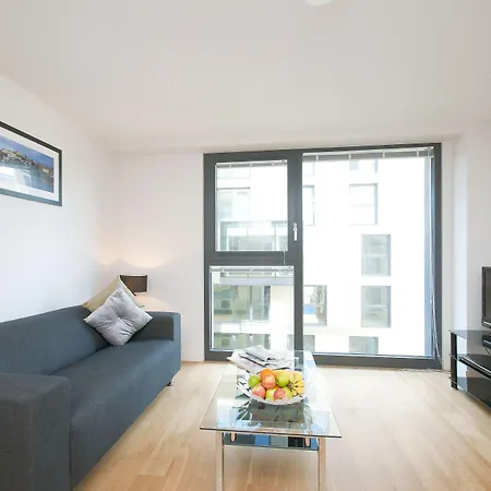 Cleyro Serviced - Finzels Reach Apartment *