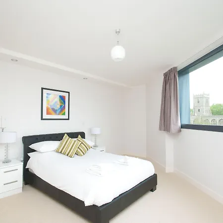 Cleyro Serviced - Finzels Reach Apartment