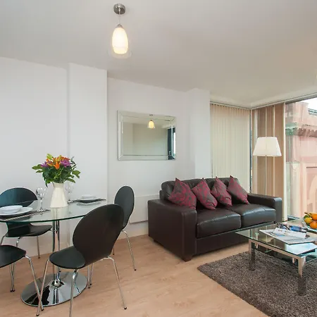 Apartment Cleyro Serviced - Finzels Reach