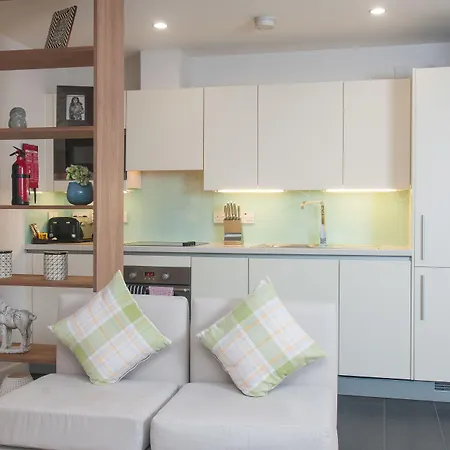 Apartment Cleyro Serviced - Finzels Reach