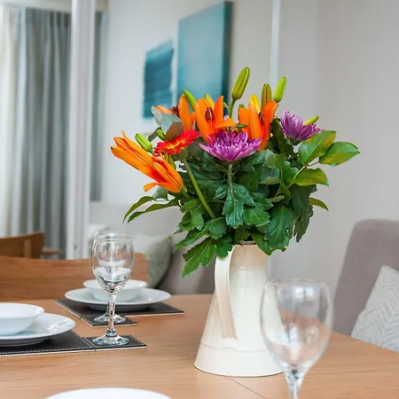 Cleyro Serviced - Finzels Reach Apartment *