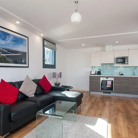 Apartment Cleyro Serviced - Finzels Reach