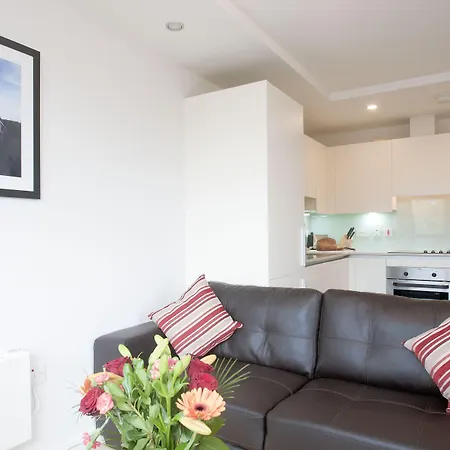 Cleyro Serviced - Finzels Reach Apartment Bristol