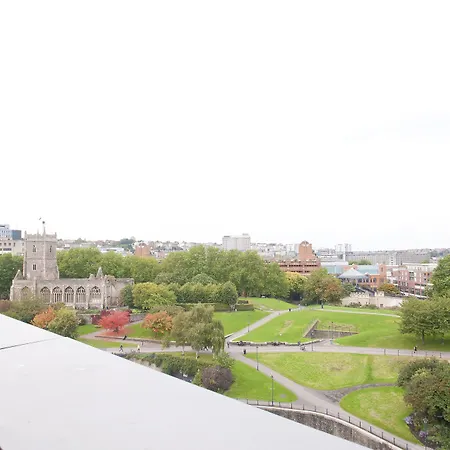 Cleyro Serviced - Finzels Reach