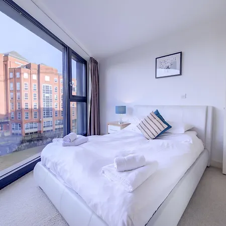 Apartment Cleyro Serviced - Finzels Reach