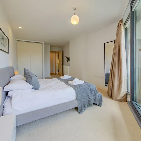 Cleyro Serviced - Finzels Reach Apartment