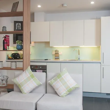 Apartment Cleyro Serviced - Finzels Reach *