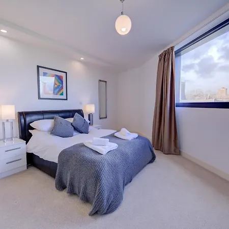Cleyro Serviced - Finzels Reach Apartment Bristol