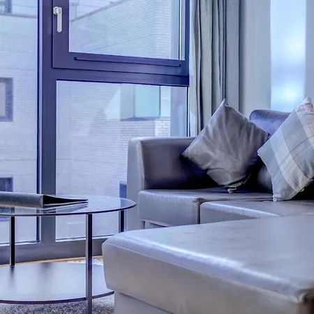 Cleyro Serviced - Finzels Reach Apartment *