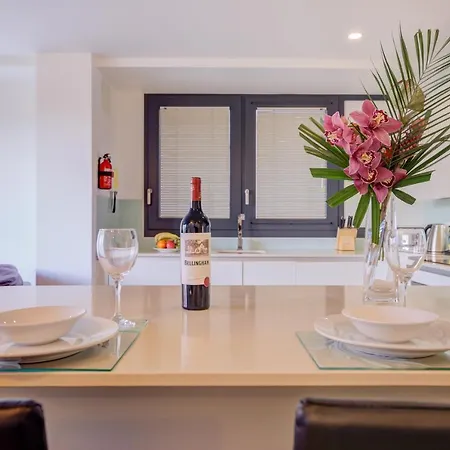 Apartment Cleyro Serviced - Finzels Reach