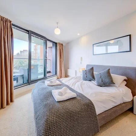 Cleyro Serviced - Finzels Reach Apartment Bristol