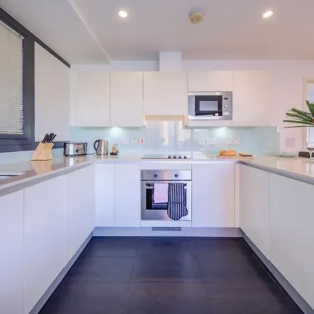 Cleyro Serviced - Finzels Reach Apartment *
