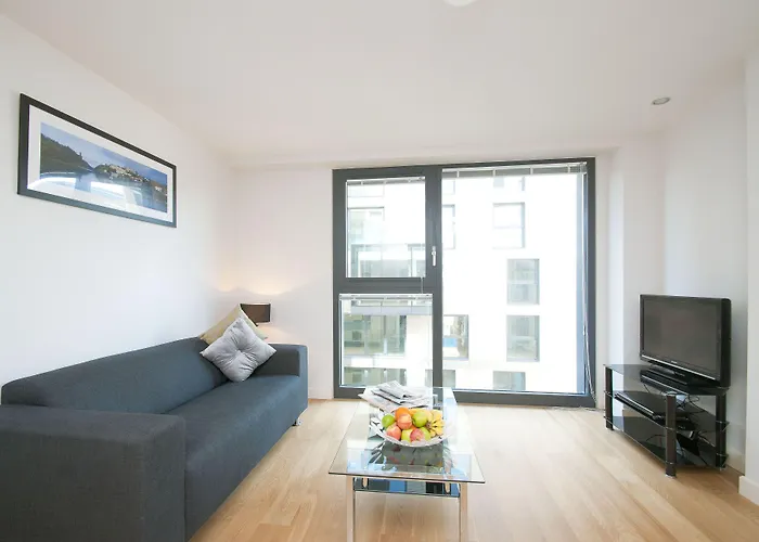 克雷罗服务公寓酒店 - 芬泽尔斯里奇 公寓 *