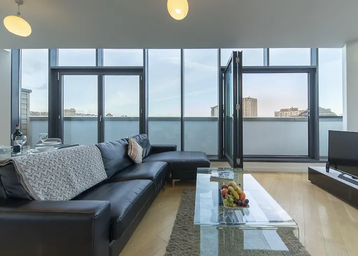 클레이로 서비스 - 핀젤스 리치 * 브리스틀