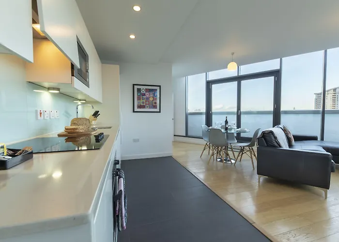 클레이로 서비스 - 핀젤스 리치 브리스틀