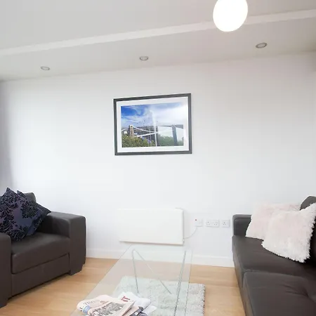 Cleyro Serviced - Finzels Reach *