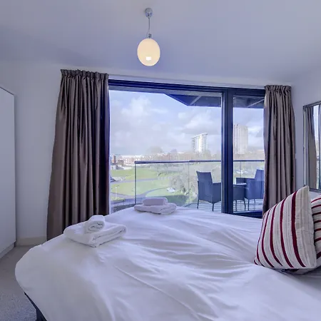 Cleyro Serviced - Finzels Reach * Bristol