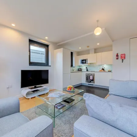 Cleyro Serviced - Finzels Reach Apartament