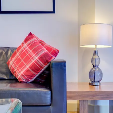 Cleyro Serviced - Finzels Reach Apartament