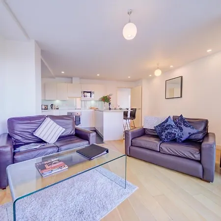 Cleyro Serviced - Finzels Reach Apartmán *