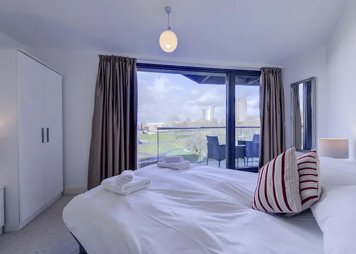 Cleyro Serviced - Finzels Reach * Bristol