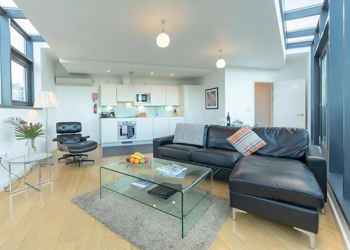 Cleyro Serviced - Finzels Reach *