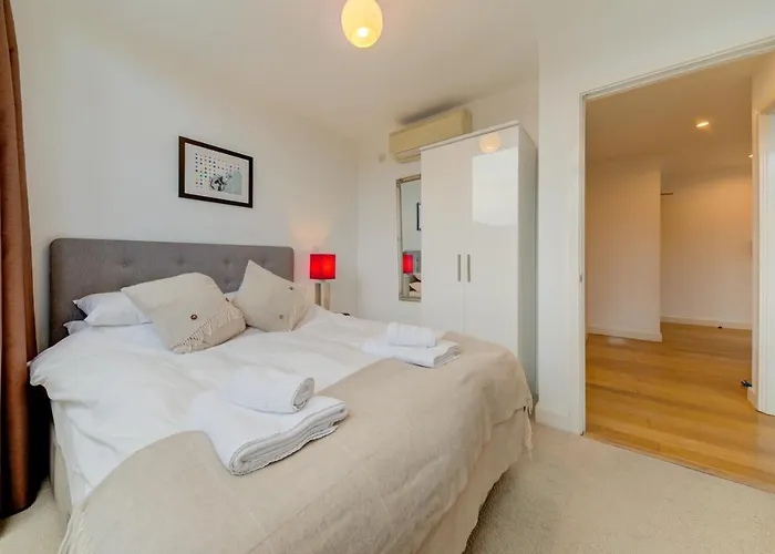 Cleyro Serviced - Finzels Reach